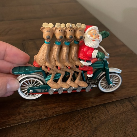 1994 Cheery Cyclists Hallmark Ornament - Picture 2 of 5